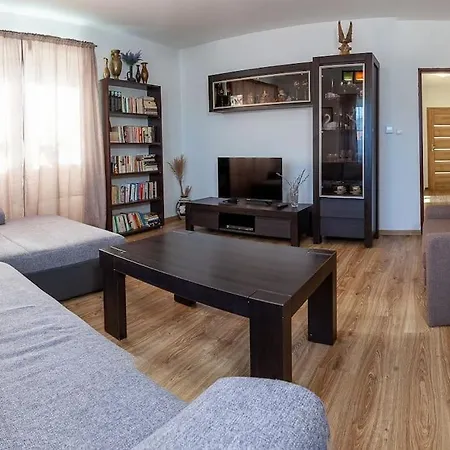 Active Apartment *